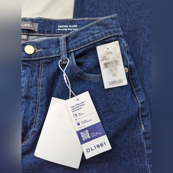 DL1961 Rachel Flare Ultra High Rise Instasculpt 33” - Picture 9 of 16